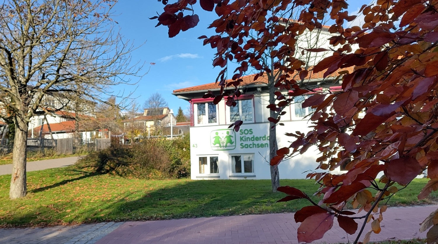 Chewsome spendet an SOS-Kinderdorf Sachsen